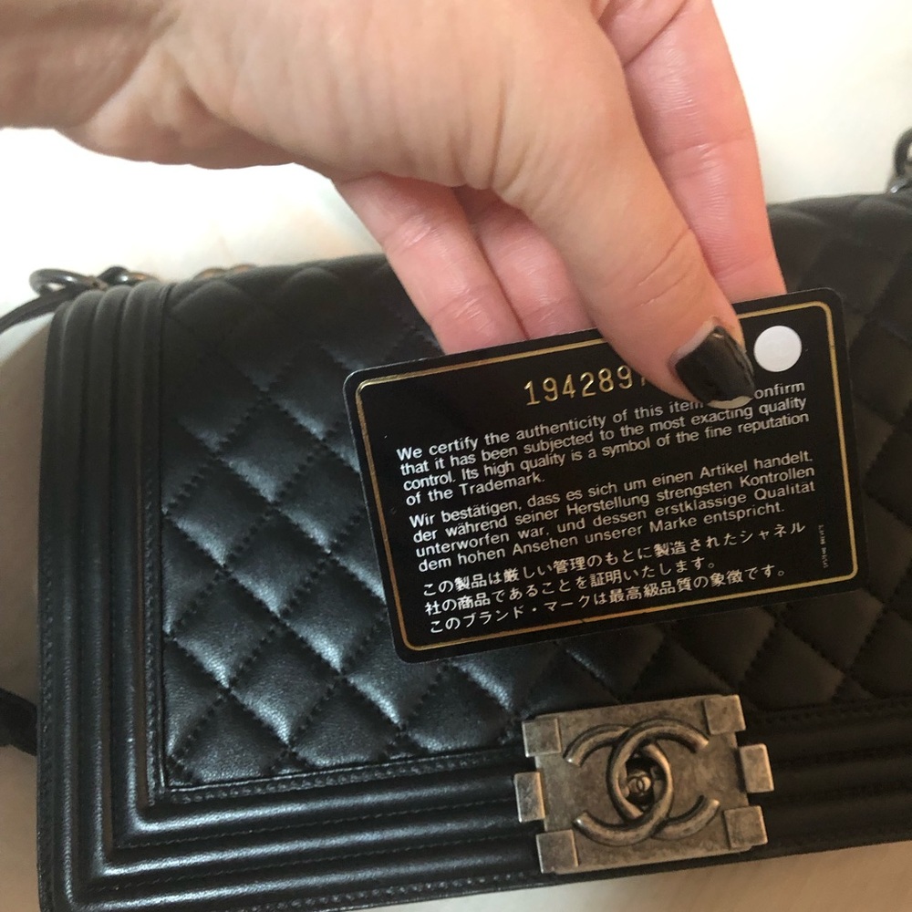 Chanel Boy Bag in new medium black lamb ruth - Picture 2 of 8